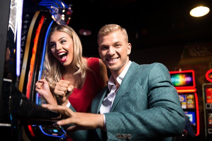 Layar utama aplikasi sahamtoto menampilkan berbagai kategori permainan dan sportsbook